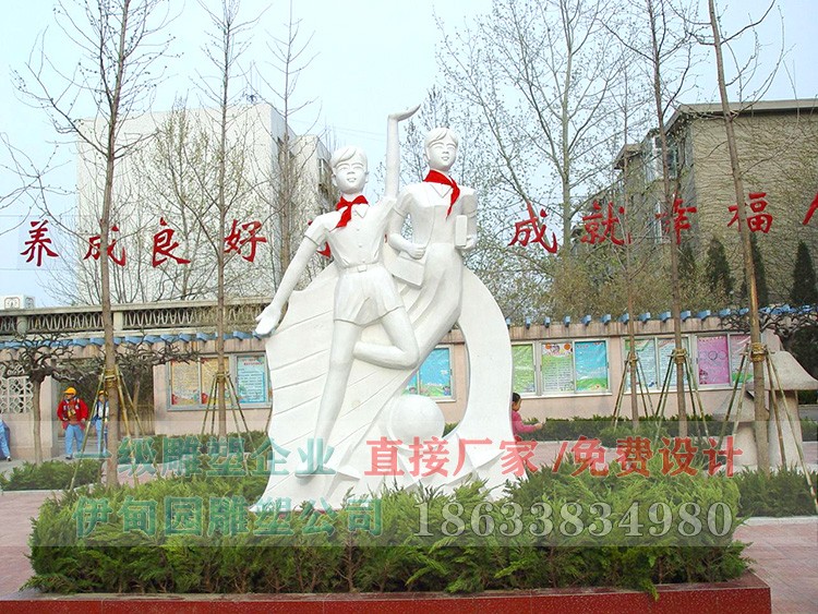 102校園人物雕塑.jpg
